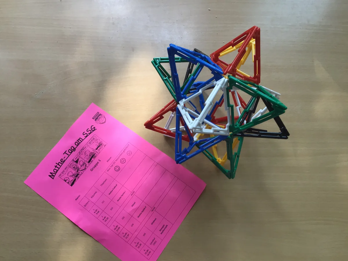 Gesteckter Geometrie-Stern beim Mathe-Tag