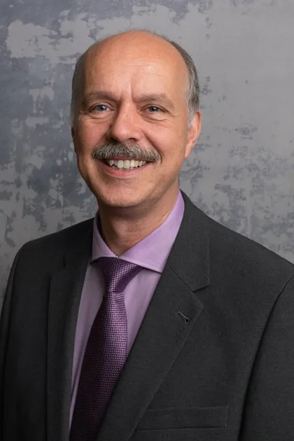 Herr Dr. Remy, Schulleiter